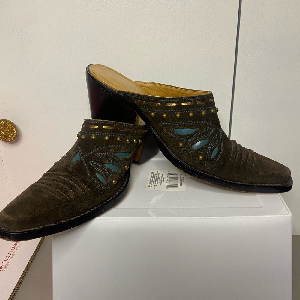 COLE HAAN WESTERN LOOK MULES
DARK BROWN SUEDE WITH TEAL LEATHER